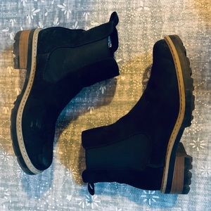 Universal Thread Suede Chelsea Boots